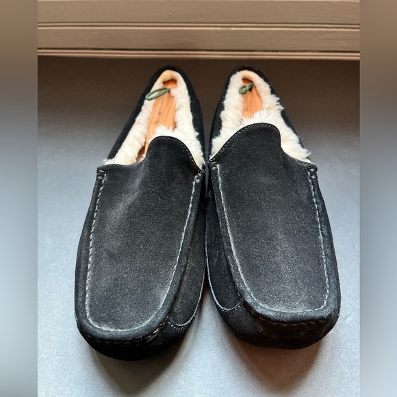 UGG Men's ASCOT Casual Comfort Slipper Size 11 Loafers BLACK 1101110 Moccasins - Picture 2 of 11